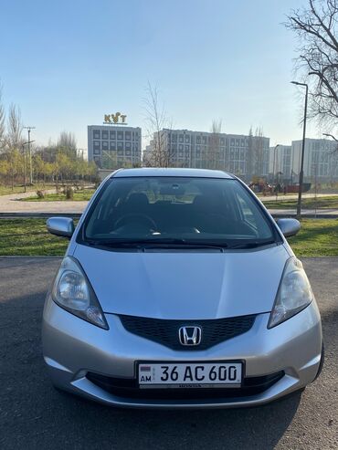 Honda: Honda Fit: 2011 г., 1.3 л, Вариатор, Бензин, Хэтчбэк