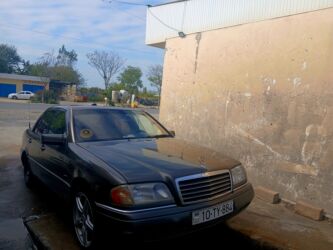 Mercedes-Benz: Mercedes-Benz 220: 2.2 l | 1993 il Sedan — 10