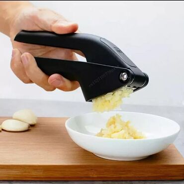 кухонные ножи: Чеснокодавка для кухонного использования