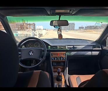 mercedes 220 1985: Mercedes-Benz E 300: 3 l | 1988 il Sedan — 7