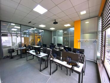 офис в бизнес центре: Сдаю Офис, 45 м², В жилом комплексе, 1 линия, С оборудованием, С отдельной кухней