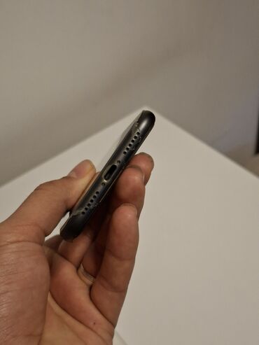 Apple iPhone: IPhone 11, 128 GB, Qara, Face ID — 7