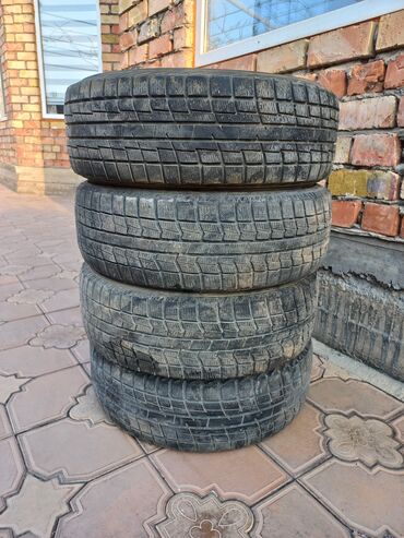 грузовые шины бу: Комплект зимних шин (4 шт.) - Размер: 205/60 R16 - Индекс