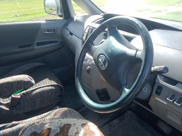 шевролет грузе: Toyota Voxy: 2003 г., 2 л, Автомат, Бензин, Минивэн