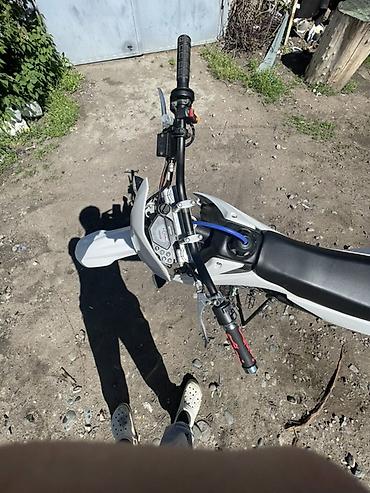 Мотоциклы: Продаю эндуро 250 куб. Состояние отличное — сел и поехал. Двигатель — 3