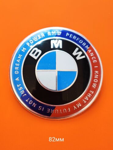 значки авто: Эмблема BMW в стиле 50-летия подразделения М. Эмблема подходит для