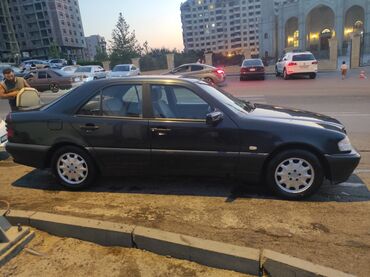 mersedes c 200: Mercedes-Benz C 200: 2 l | 1999 il Sedan