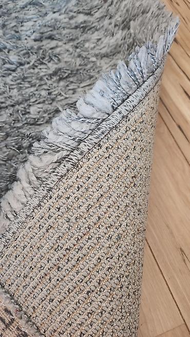 za kucu: Sivi tepih „shaggy“ visokog pufa, jedan veci dimenzije 200x300cm — 8