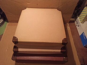 Ostali predmeti za umetnost i kolekcionarstvo: Tri retro kutije od jako tvrdog kartona sa metalnim ojačanjima na na lalafo.rs — 2 Ostali predmeti za umetnost i kolekcionarstvo: Tri retro kutije od jako tvrdog kartona sa metalnim ojačanjima na — 2