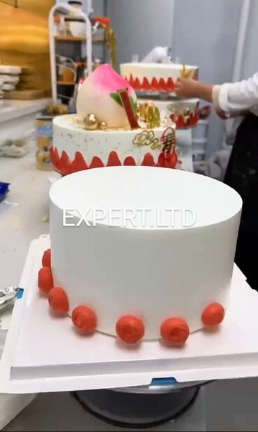 Tortlar: Tortu gözəl görünüşlü hazırlayıb və bəzəmək üçün sənaye tipli maşin -da lalafo.az — 7 Tortlar: Tortu gözəl görünüşlü hazırlayıb və bəzəmək üçün sənaye tipli maşin — 7