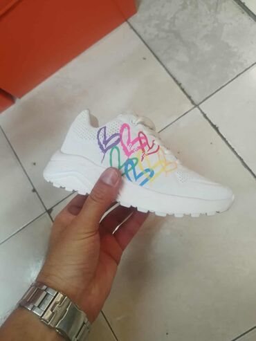 Patike: 31-36 ✅
2900 rsd +ptt 📌 — 3