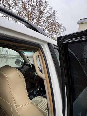 Toyota: Toyota Land Cruiser Prado: 4 l | 2006 il — 29