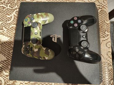 PS5 (Sony PlayStation 5): Пс 4про прадаётся в идеальном виде + кульлер 2 джойстика