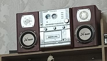 Kompakt musiqi mərkəzi – stereo sistem Xüsusiyyətlər: - İki ədəd yan