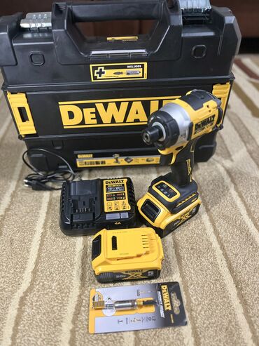 многофункциональная торцовочная пила: DeWALT DCF 860P2A безщеточный шуруповерт, в комплекте 2 батарейки