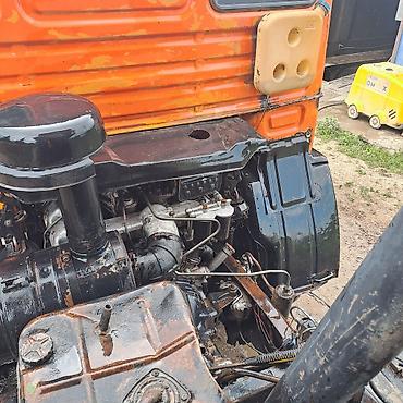 mercedes 180 b: KAMAZ 6x4 özboşaldan yük maşını - Kuzov: üç tərəfli hidravlik dump — 6