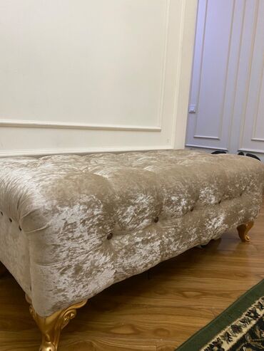 чистый диван: Түсү - Саргыч боз, Колдонулган