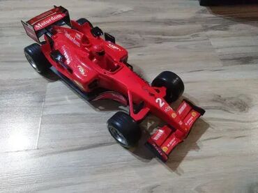 Igračke: 1. Formula 1 nema daljinski Crno Siva 44 x 18 cm 2. Formula crvena — 10