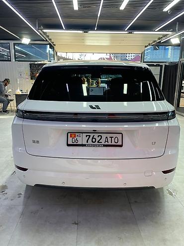 Lixiang: Lixiang L7: 2024 г., 1.5 л, Робот, Гибрид, Кроссовер — 9