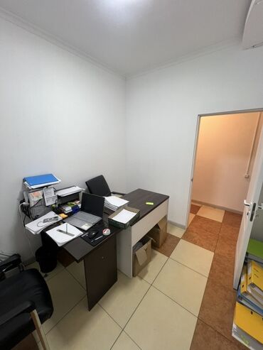 Офисы: Сдаю Офис, 175 м², В административном здании, 1 линия — 5