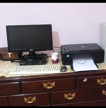Manitor,kamera plinter ilə birlikdə 250 azn satılır. Qiymət sondur