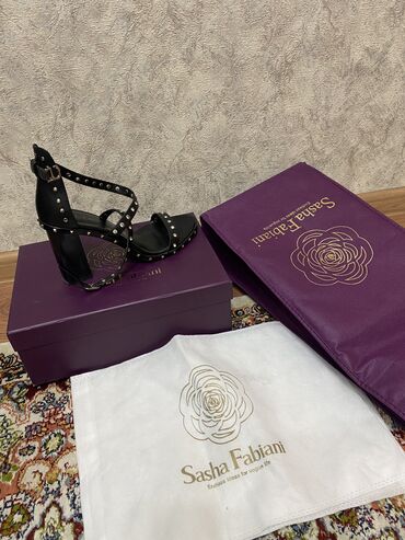 кожанные туфли: Босоножкалар, 38, Sasha Fabiani, Жаңы, түсү - Кара, Акысыз жеткирүү