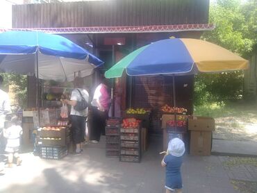 разбрызгиватель садовый: С даю Павилион для продажи свежих фруктов и овощей, расположенный на
