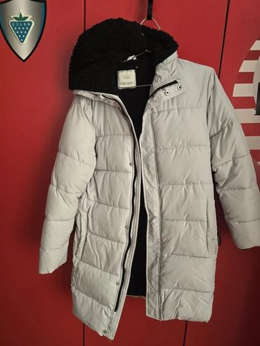 beqa üçün qadın krossovkaları: De facto 12,q3 yawa 2,3 defe geynilib 120m alinub