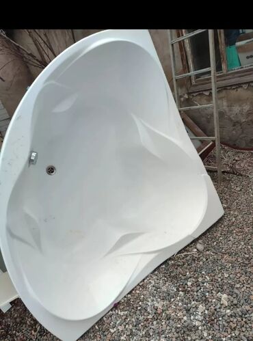 умут и ко: Ванна угловая размер 150.150 в отличном состояние