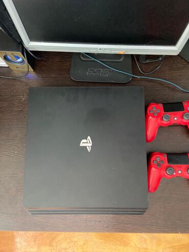 playstion 4: Ps4 pro prosivka olunub 11.00 modeldi. İçində 20 ye yaxın oyun var