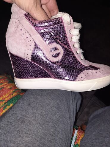 Women's Sneakers and athletic shoes: 38 — 12