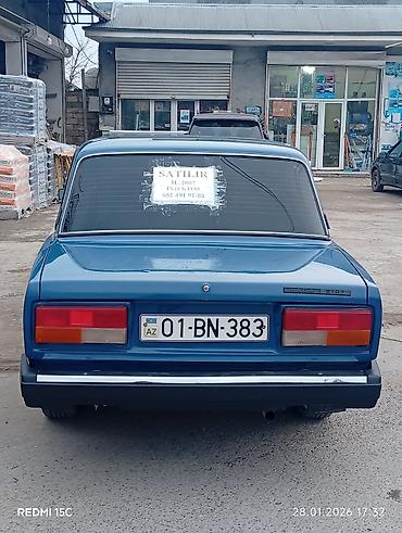 VAZ (LADA): VAZ 2107 (Jiguli) – mavi rəng, klassik sedan Xüsusiyyətlər: - Kuzov — 5