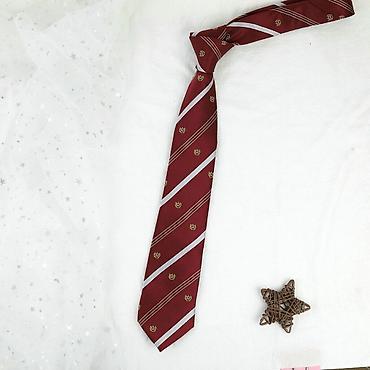 Галстук классический, бордовый с диагональными серебристыми полосами и at lalafo.kg Галстук классический, бордовый с диагональными серебристыми полосами и