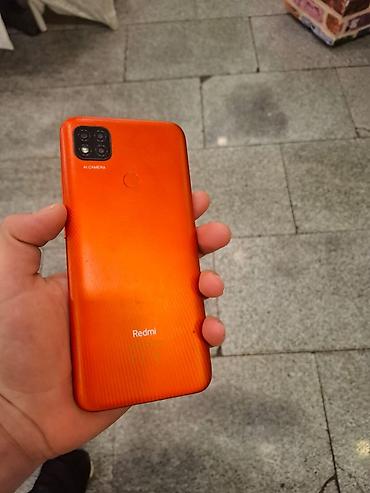 nokia asha 305: Redmi smartfon – narıncı rəngli korpus, arxa paneldə teksturalı səth — 1
