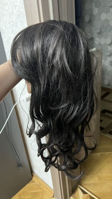 Təbii saçlar, pariklər: Parik, Süni — 3