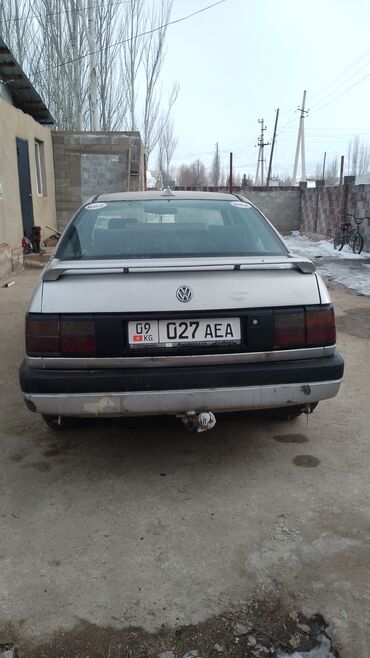 Volkswagen: Volkswagen Passat: 1989 г., 1.8 л, Механика, Бензин, Седан