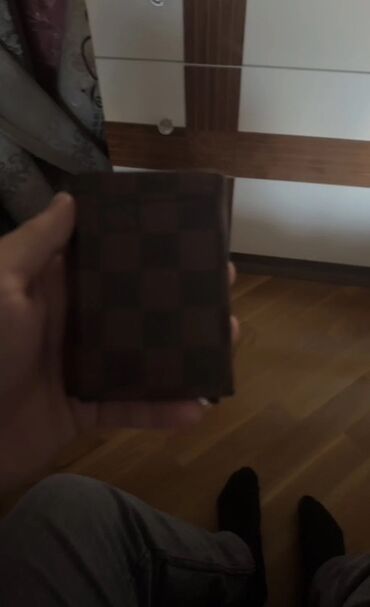 Eynəklər: Pulqabı, Yeni