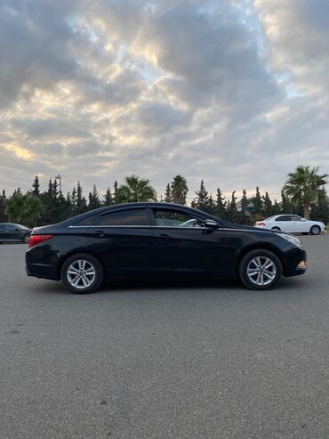 Hyundai: Hyundai Sonata: 2 l | 2010 il Sedan — 5