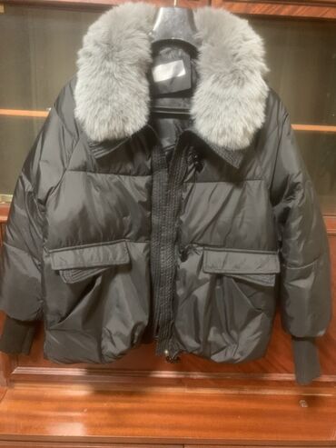 исык кол: Пуховик, Кыска модель, Аңтери менен, L
