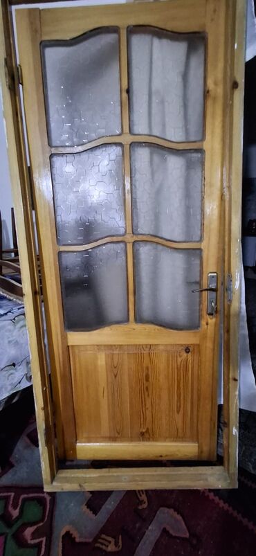 замок на калитку: 2 ədəd mövcuddur.Zamokları işlək vəziyyətdədir.1 ədədinin qiyməti 50