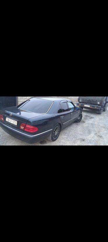 авто в азербайджане: Mercedes-Benz E-Class (W210) sedan Xüsusiyyətlər: - Kuzov: sedan