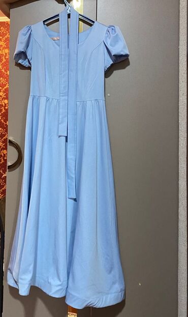 синее платье в пол: Вечернее платье, Короткая модель, Атлас, Без рукавов, 2XL (EU 44), 3XL (EU 46), 4XL (EU 48)