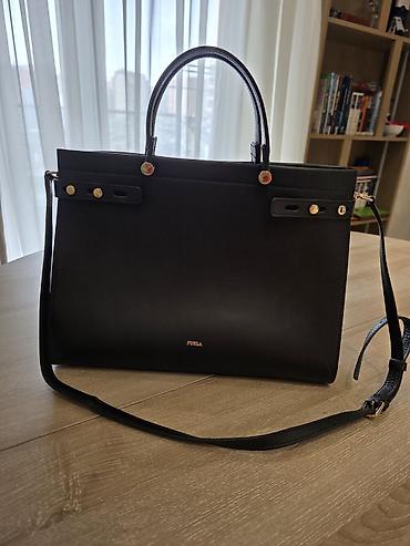 Çantalar: Furla qadın çantası – klassik qara rəng - Material: hamar dəri - — 2