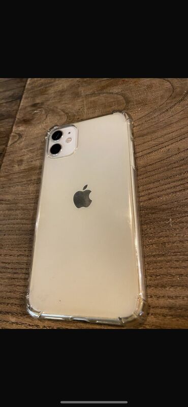 Apple iPhone: IPhone 11, Б/у, 128 ГБ, Белый, Зарядное устройство, Защитное стекло, 79 %