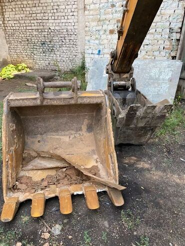 продаю в связи с переездом: Экскаватор, Hyundai, 2003 г., Дөңгөлөктүү