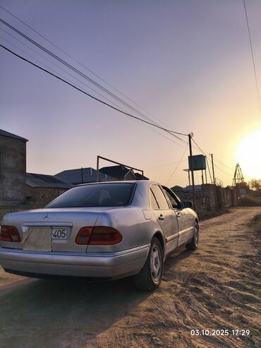 Mercedes-Benz: Mercedes-Benz E-Class: 2.3 l | 1995 il Sedan — 8