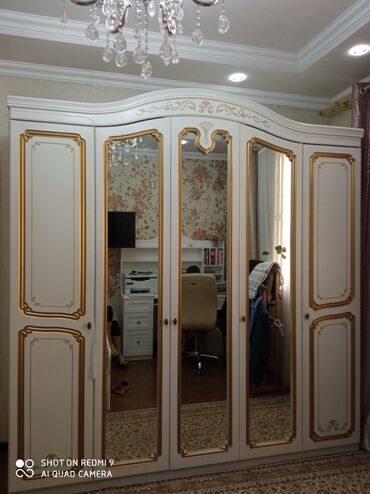 10589 объявлений: Спальная мебель: двуспальная кровать с матрасом,шифонъер, комод с