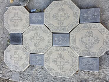 Брусчатка ромашка: Брусчатка ромашка, цвет - Серый, Литая, Новый — 1