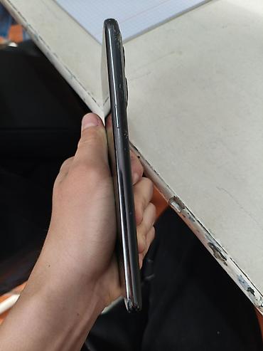 Мобильные телефоны: OnePlus (линейка Nord/10т — фирменный логотип OnePlus на задней — 6