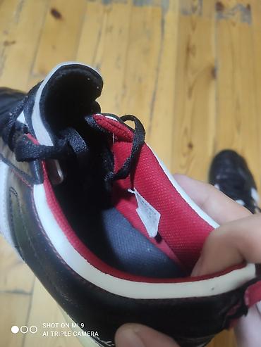 Krasofkalar və idman ayaqqabıları: Məhsul: Adidas kişi futzal/mini-futbol ayaqqabısı - Rəng: Qara üst — 4